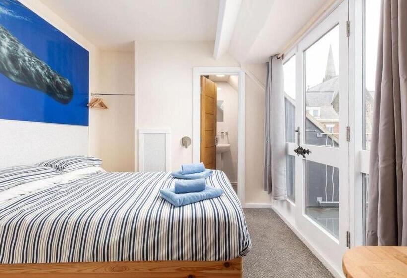 Номер Стандарт с Балконом, Silver Street Suites