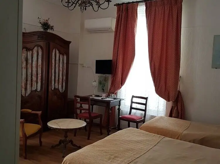 Pokój Standard Trzyosobowy, Cronstadt