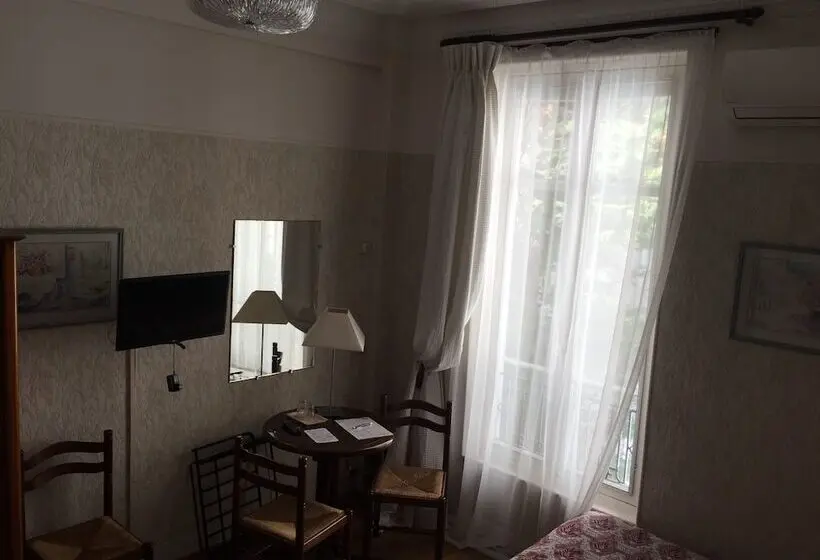 Pokój Standard Trzyosobowy, Cronstadt