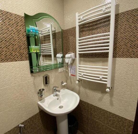 سوئیت 2 خوابه, Three Penguins