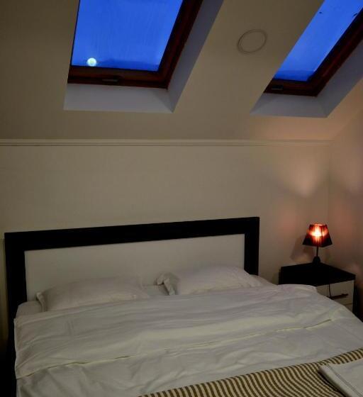 3 Bedroom Suite, Three Penguins