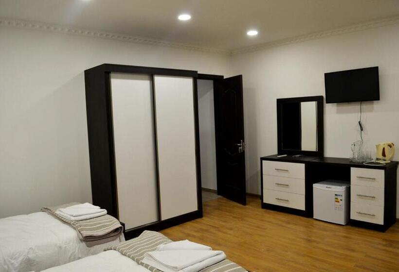 3 Bedroom Suite, Three Penguins