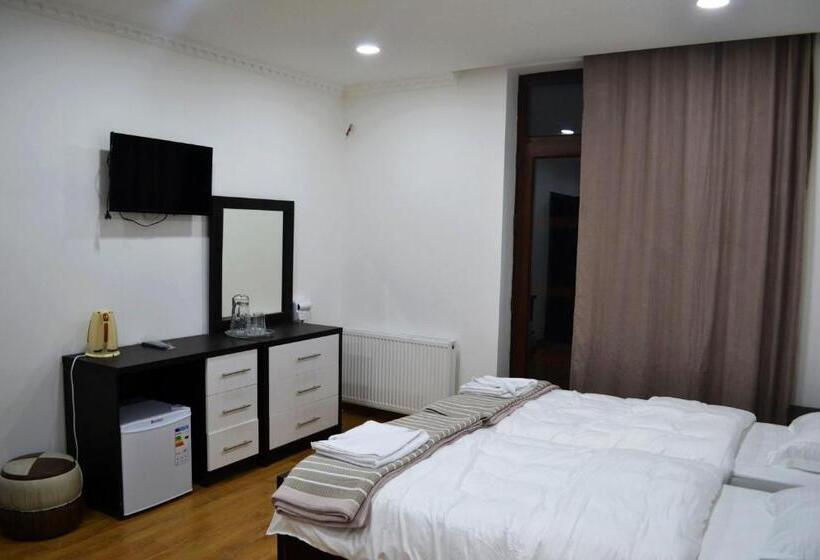 3 Bedroom Suite, Three Penguins