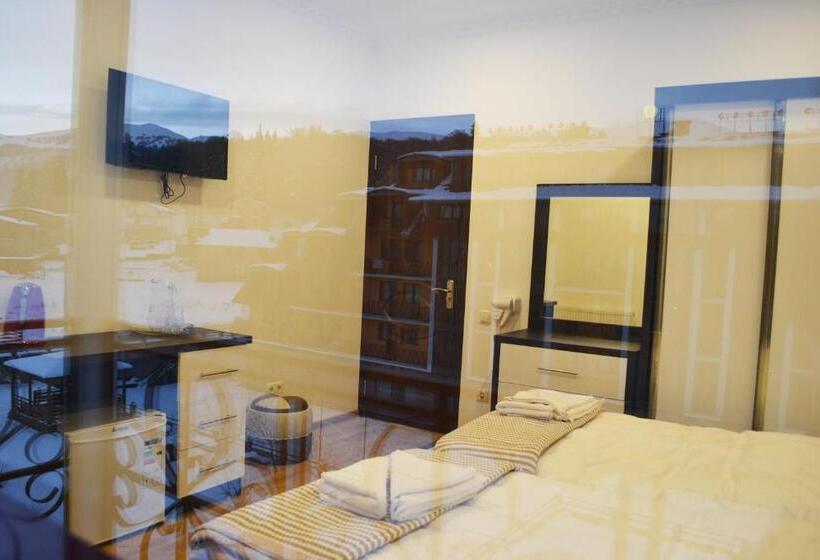 3 Bedroom Suite, Three Penguins