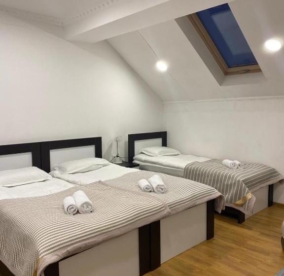 3 Bedroom Suite, Three Penguins