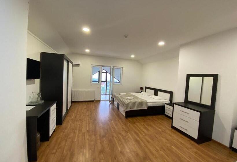 اتاق سوپریور سه تخته, Three Penguins