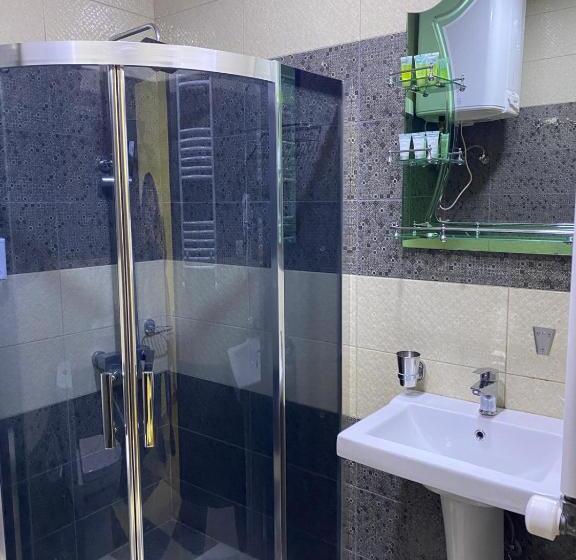 سوئیت 2 خوابه, Three Penguins