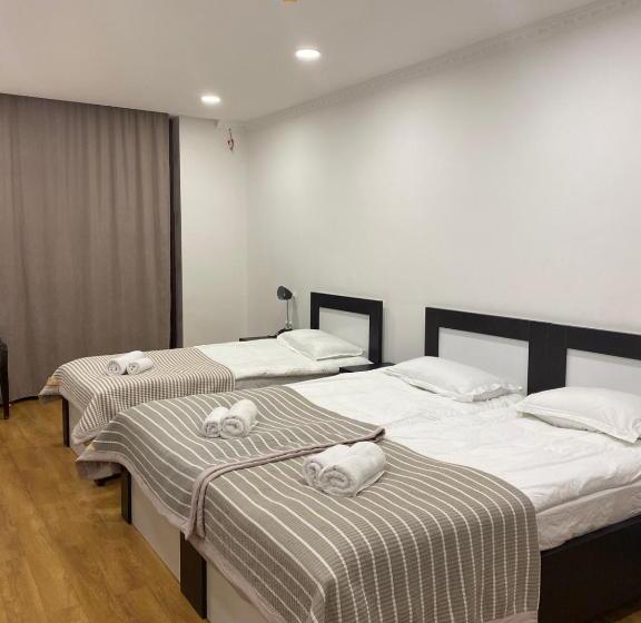 3 Bedroom Suite, Three Penguins