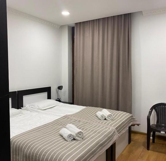 3 Bedroom Suite, Three Penguins