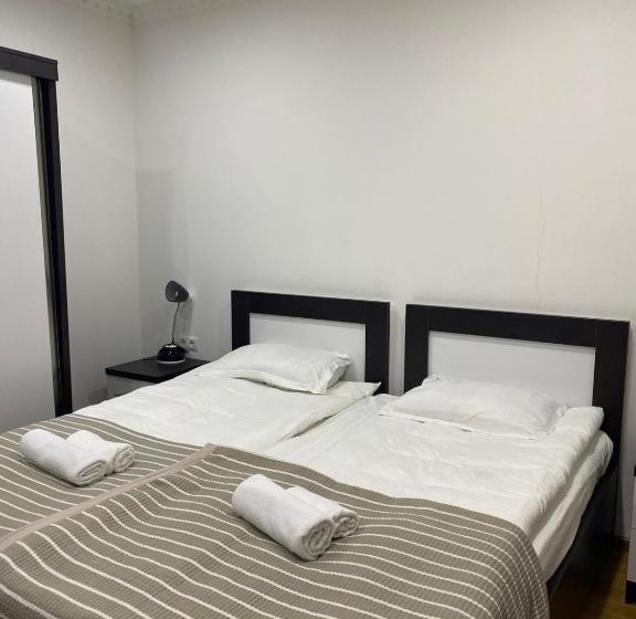 3 Bedroom Suite, Three Penguins