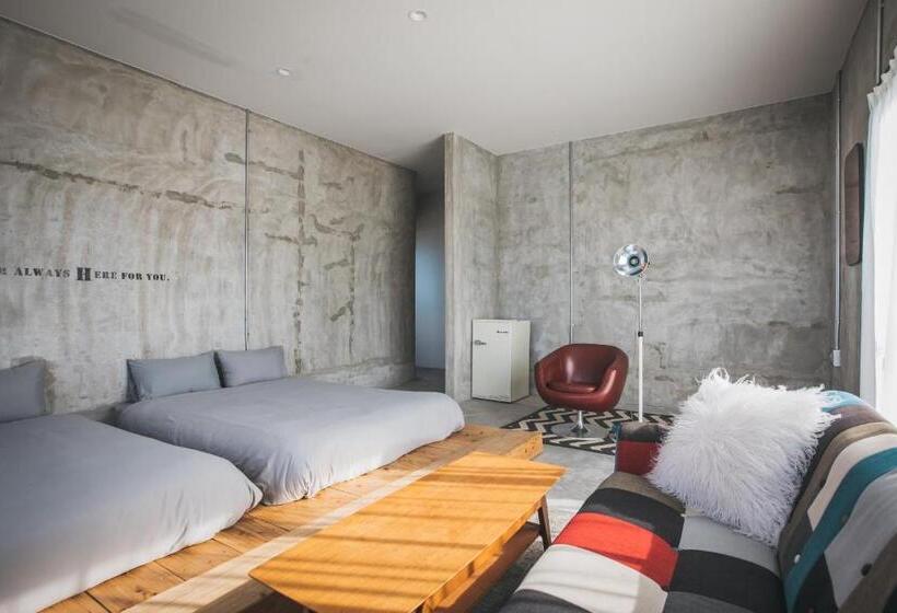 סוויטה משפחתית, Yanbaru Hostel