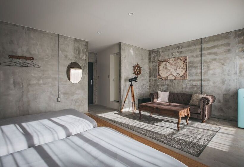 סוויטה משפחתית, Yanbaru Hostel