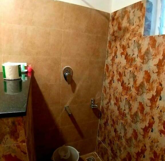 이코노미 룸, Grand Elegant