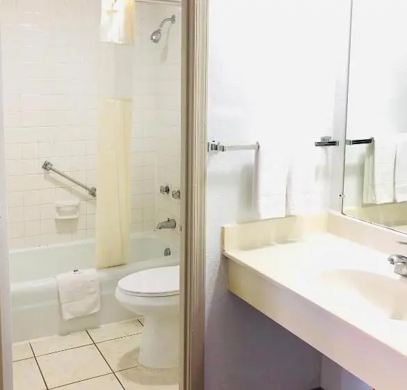 キングサイズベッドのデラックスルーム, Motel 6falls Church, Va  Arlington Boulevard