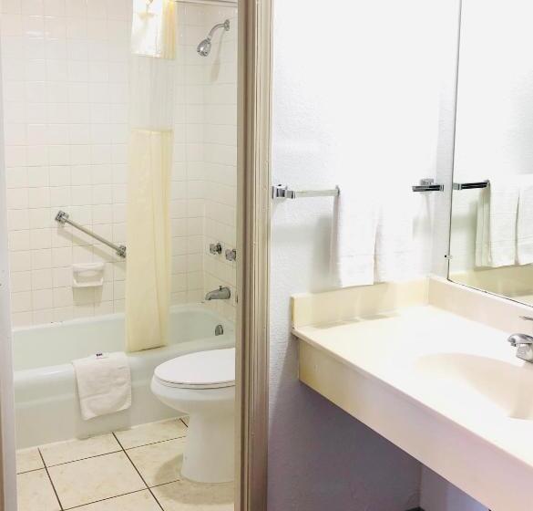 디럭스 4인 룸, Motel 6falls Church, Va  Arlington Boulevard