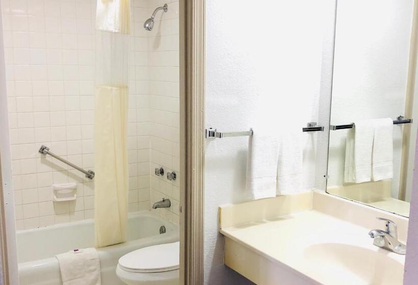 디럭스 4인 룸, Motel 6falls Church, Va  Arlington Boulevard