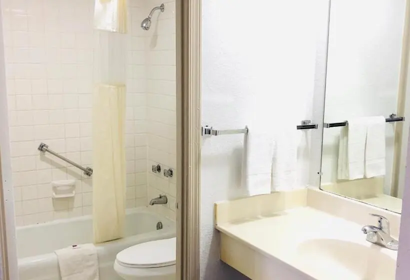 デラックスの４人部屋, Motel 6falls Church, Va  Arlington Boulevard