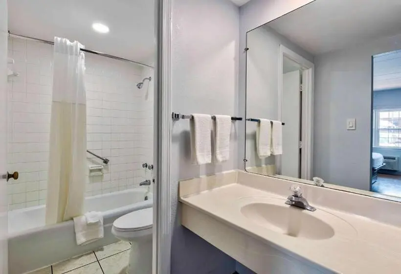 キングサイズベッドのスタンダードルーム, Motel 6falls Church, Va  Arlington Boulevard