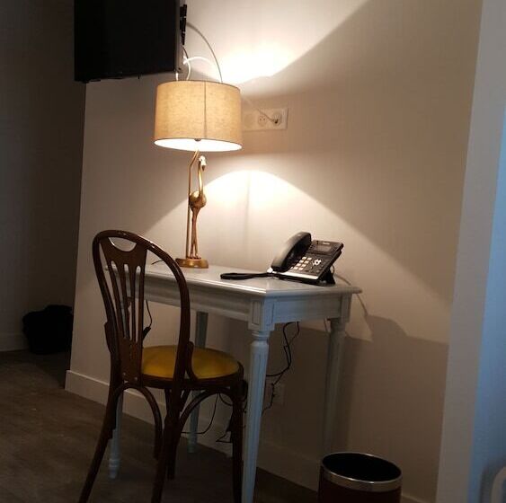 غرفة كومفورت, Chez Jacqueline