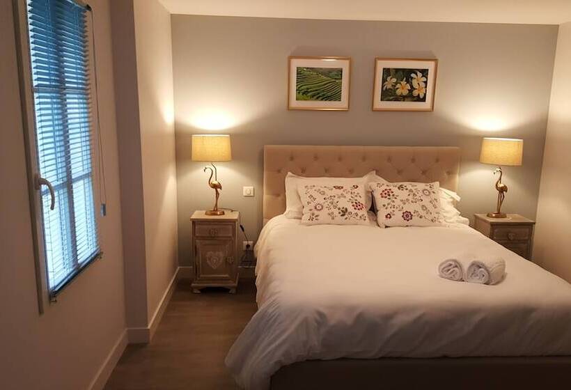 غرفة كومفورت, Chez Jacqueline