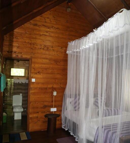 غرفة عائلية مطلّة علي الجبل, Jungle Face Inn