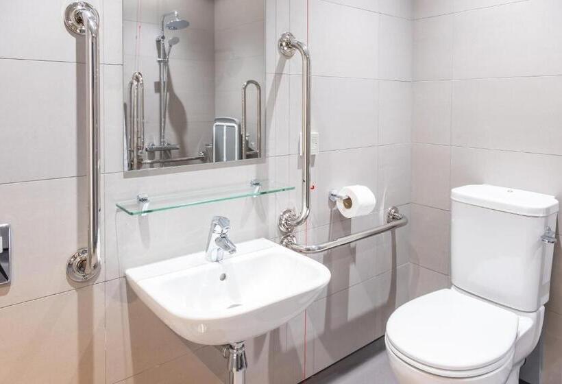 适合残疾人使用的标准间, Elite Athlete Centre And