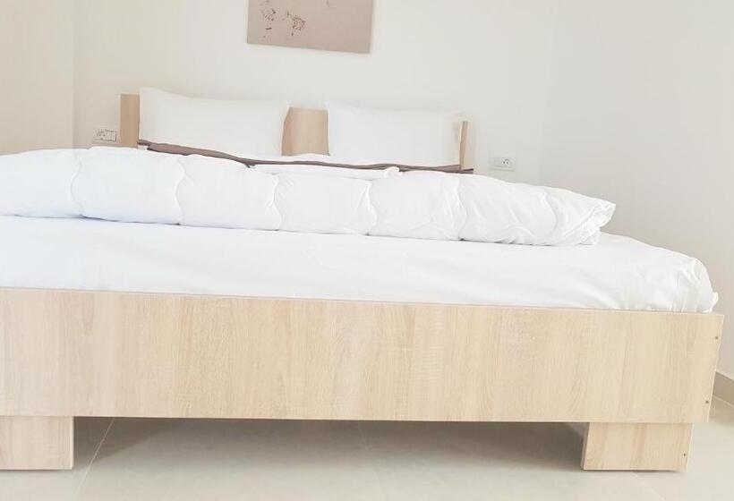 스탠다드 발코니 룸, Ema