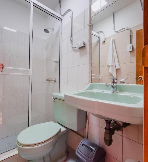 标准间, Hostal R10