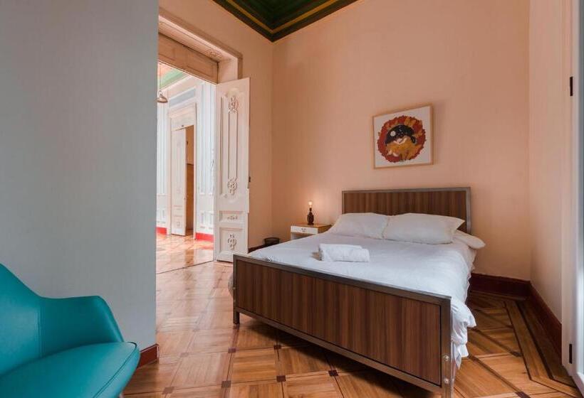 اتاق استاندارد, Hostal R10