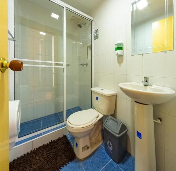 标准单人间, Hostal R10