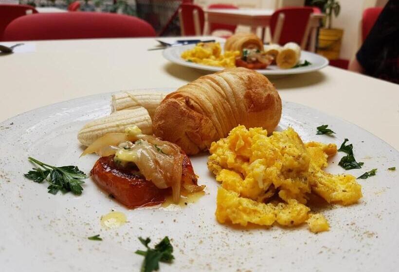 اتاق استاندارد یک نفره, Hostal R10