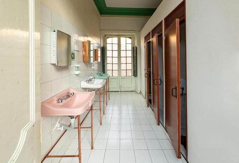 اتاق استاندارد یک تخته با سرویس بهداشتی مشترک, Hostal R10