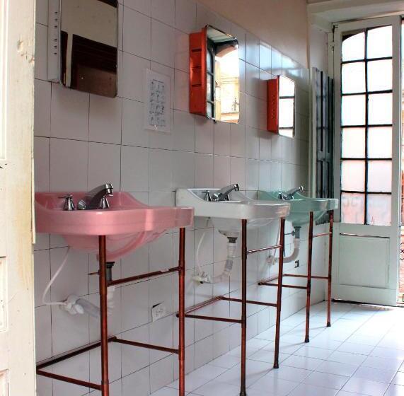 标准单人间共用浴室, Hostal R10