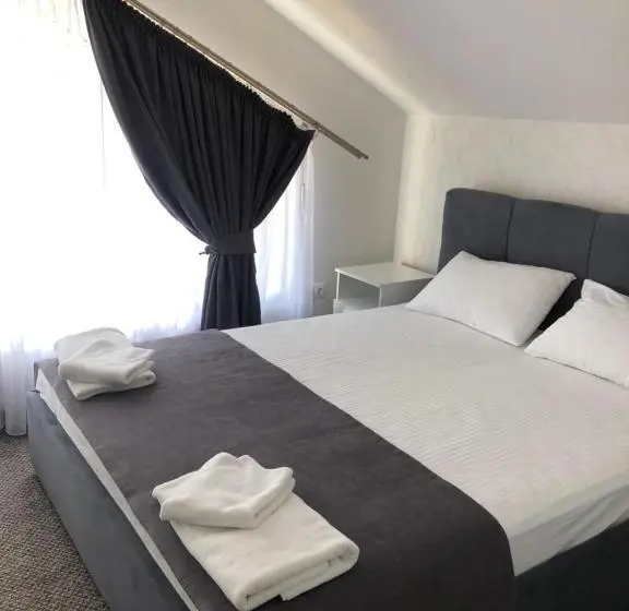 اتاق اکونومی, Geldberg