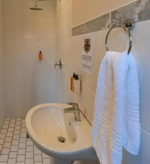 キングサイズベッドのスタンダードルーム, Antiqua Guest House