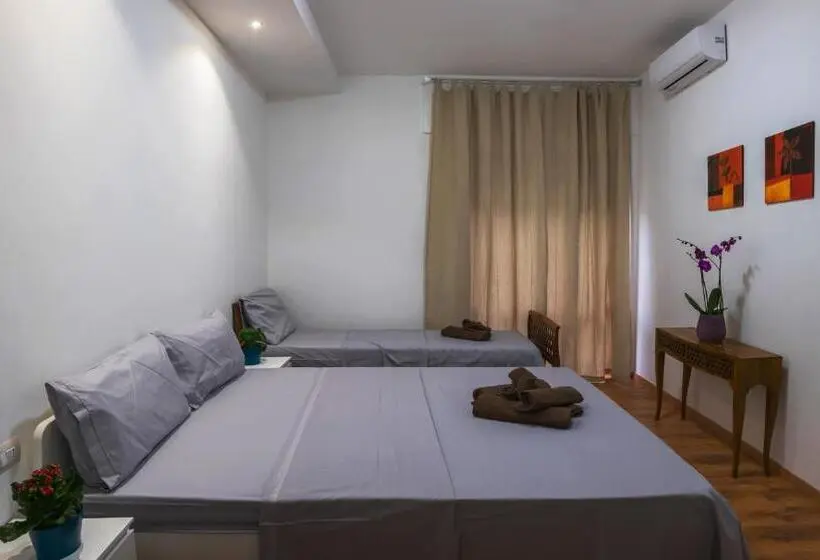 اتاق استاندارد سه نفره, Casamina