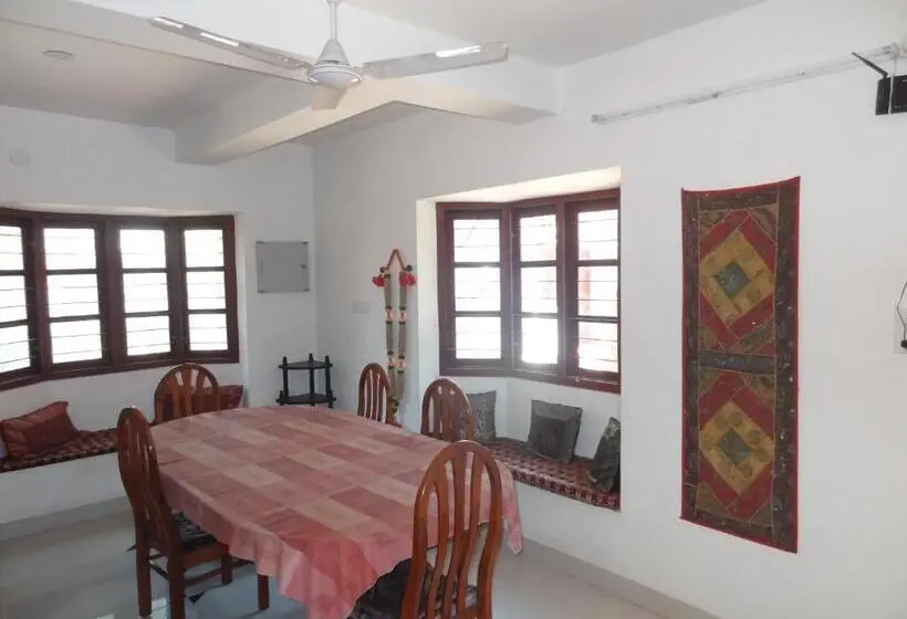 Chambre Familiale, Montecello