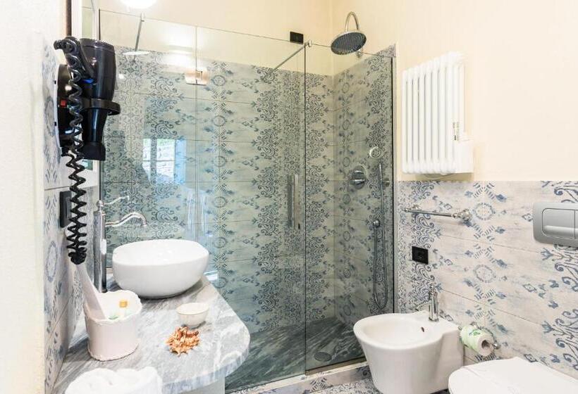 سوئیت جونیور با تراس, Angiolina's Farm