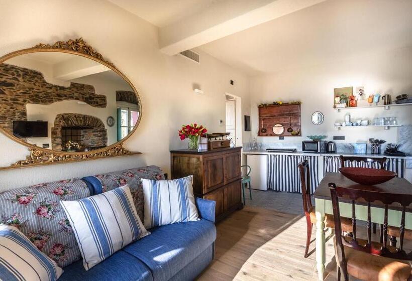 سوئیت جونیور با تراس, Angiolina's Farm