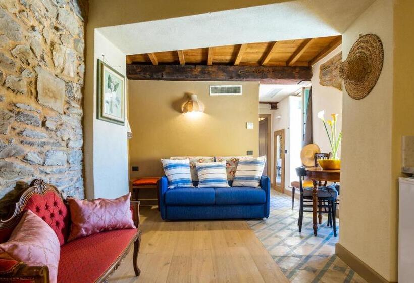 سوییت جونیور با بالکن, Angiolina's Farm