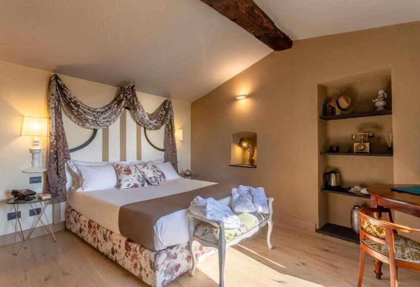 سوییت جونیور با چشمانداز دریا, Angiolina's Farm