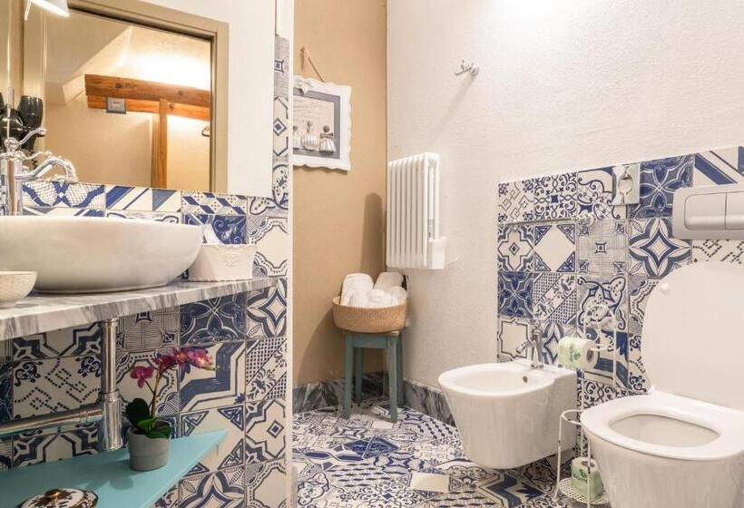 اتاق لوکس با بالکن, Angiolina's Farm