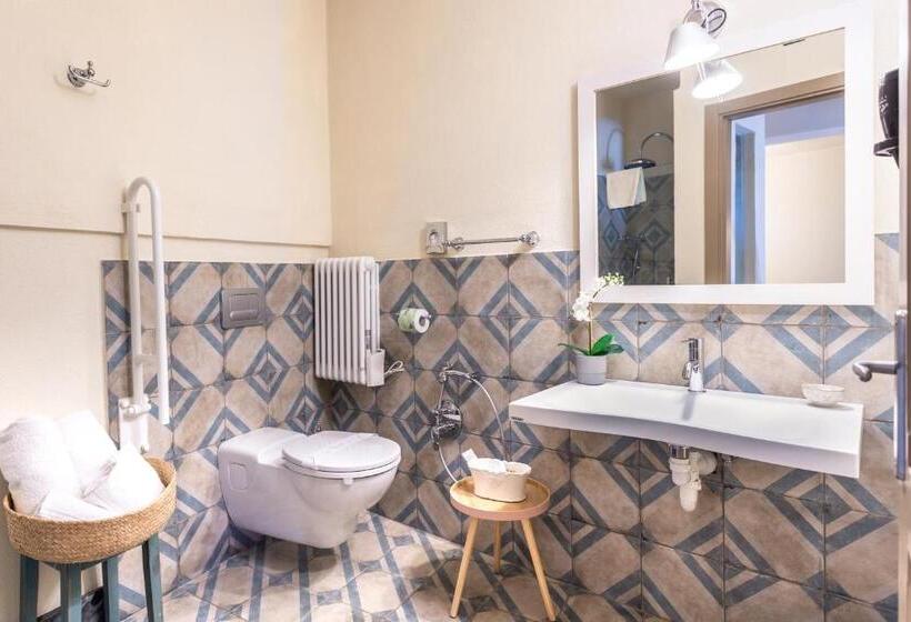 اتاق لوکس با بالکن, Angiolina's Farm