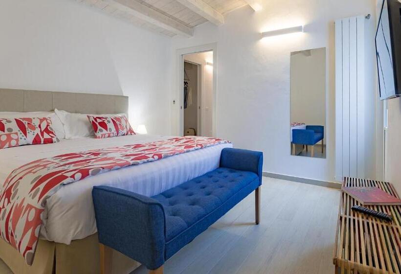 غرفة قياسية ثلاثية, Le Maestranze Deluxe Rooms