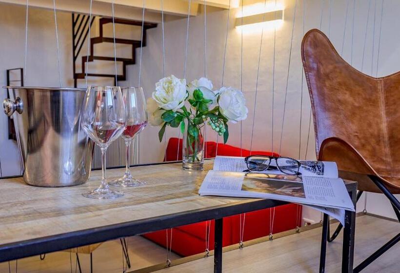 غرفة ديلوكس مطلّة علي البحر, Le Maestranze Deluxe Rooms