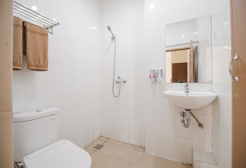 Номер Economy, Reddoorz Plus @ Karebosi Area 2