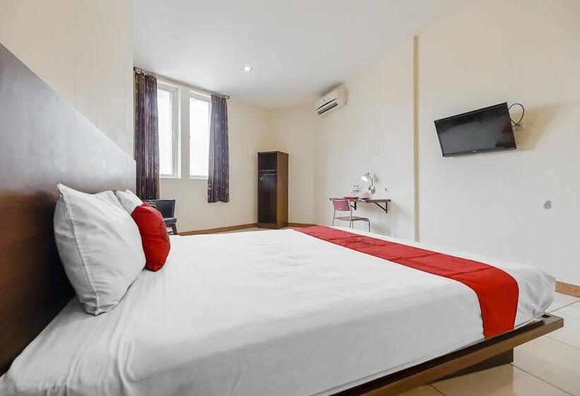 Номер Economy, Reddoorz Plus @ Karebosi Area 2