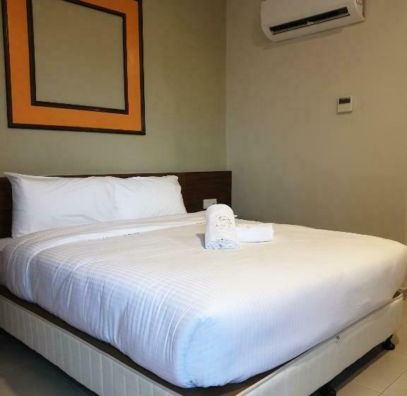 חדר דלוקס, Ants