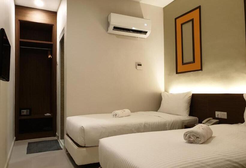 חדר סטנדרט, Ants