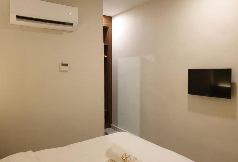 חדר סטנדרט, Ants